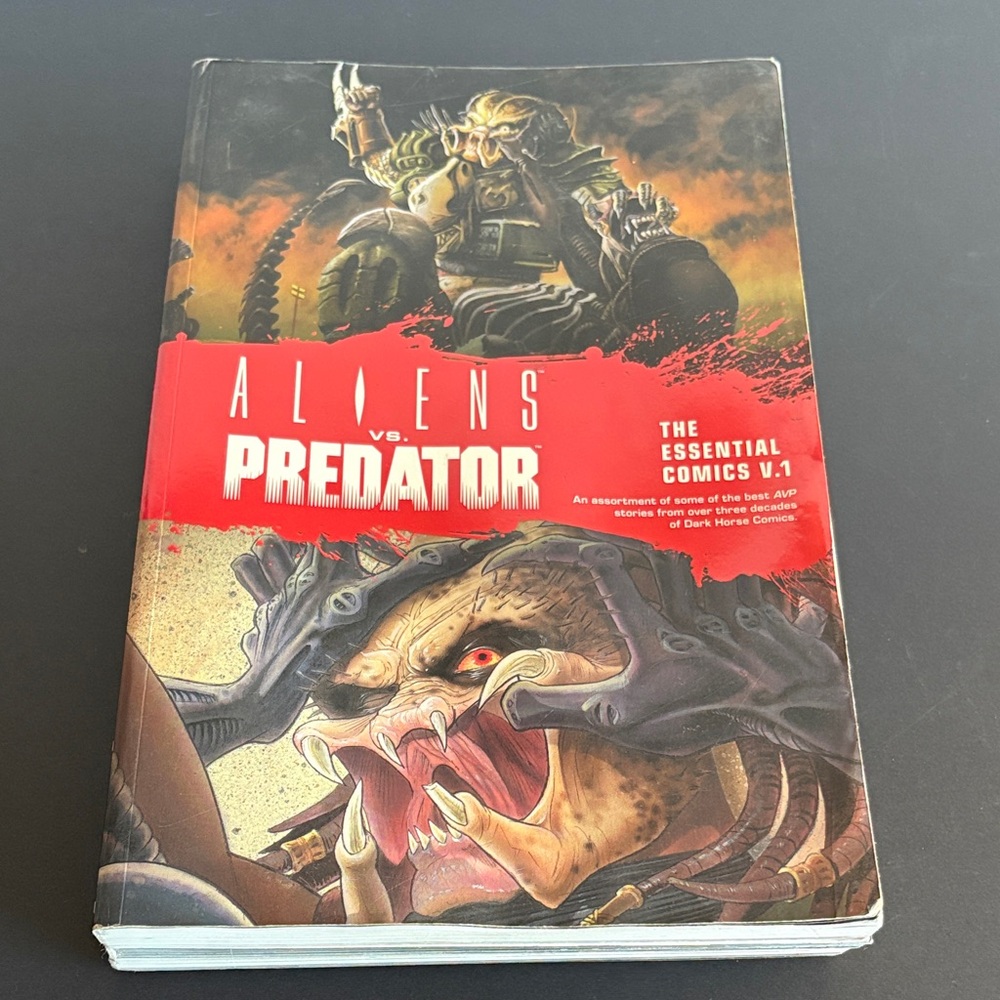 Aliens vs Predator: The Essential Comics Vol. 1 Dark Horse 2019 First Edition